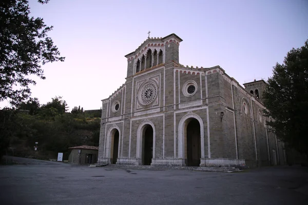 Basilikan Santa Margherita i Cortona i gryningen, Italien — Stockfoto