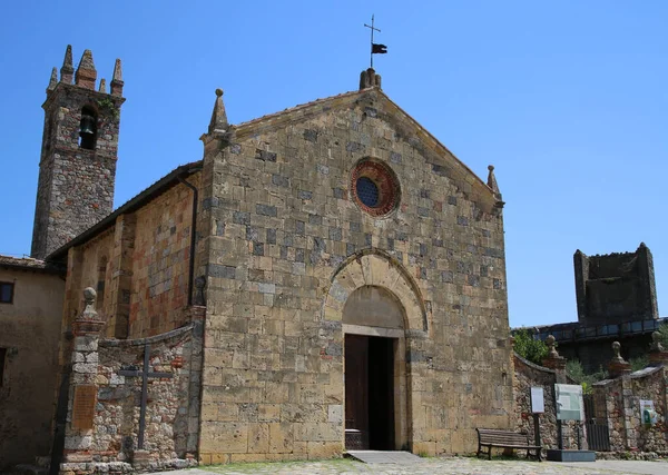 Kostel Monteriggioni, Itálie — Stock fotografie