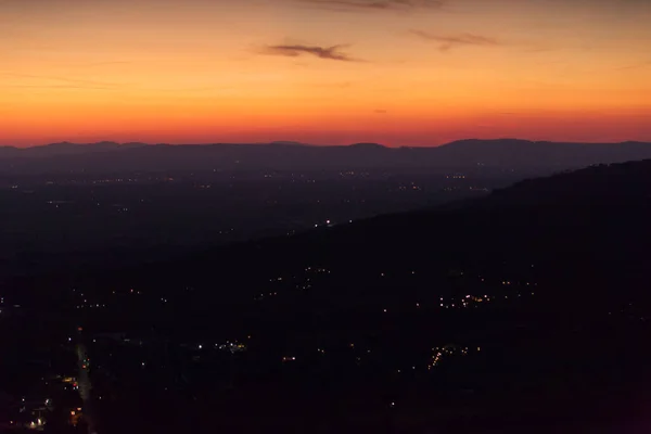 Vista del atardecer desde la colina de Cortona, Italia — Foto de Stock