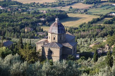 Manzara ve Santa Maria Nuova Kilisesi Cortona, İtalya
