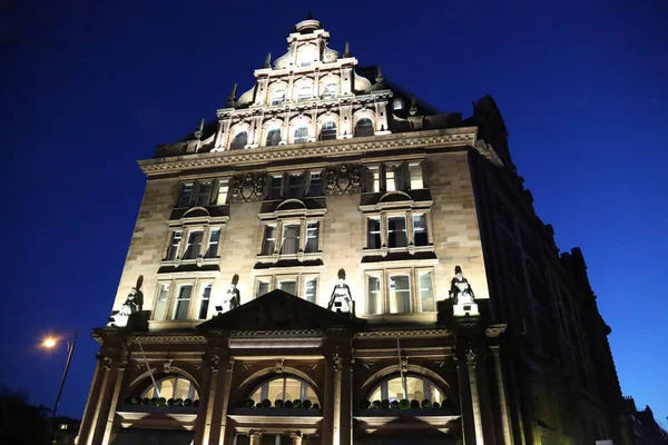 Gebäude in der Nacht von Edinburgh, Schottland — Stockfoto