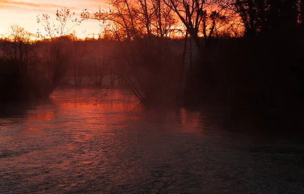As nascentes do rio Livenza ao nascer do sol, Itália — Fotografia de Stock