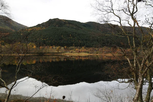 Schots landschap met herfstkleuren — Stockfoto