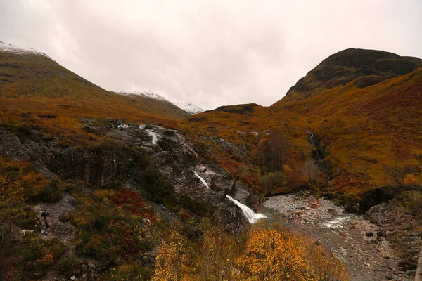 El paisaje otoñal de las Highlands escocesas —  Fotos de Stock