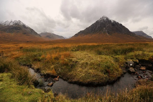 El paisaje otoñal de las Highlands escocesas —  Fotos de Stock