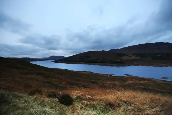 I caldi colori autunnali del paesaggio Highland scozzese — Foto Stock