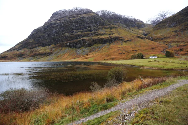 As cores quentes do outono da paisagem escocesa Highland — Fotografia de Stock