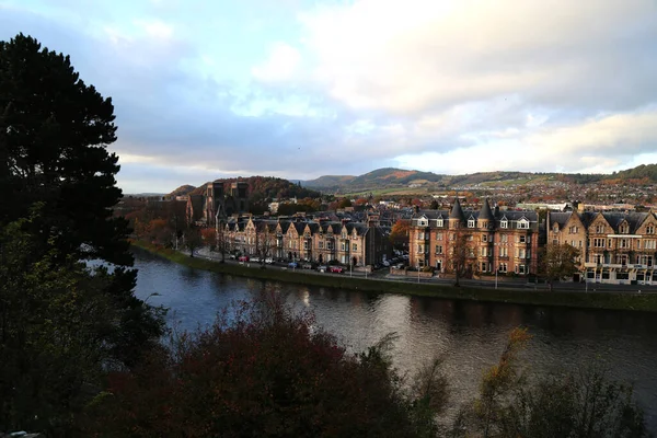 नदी नेस, स्कॉटलैंड पर इनवर्नेस शहर का दृश्य — स्टॉक फ़ोटो, इमेज