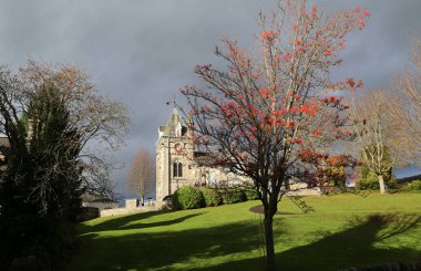 İskoçya 'daki küçük Pitlochry kasabasının manzarası