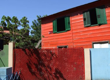 Buenos Aires, Arjantin 'deki Boca mahallesinin renkli evleri. 