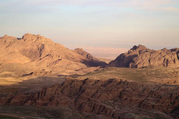 Morgenlichter auf den Bergen nahe der antiken Stadt Petra — Stockfoto