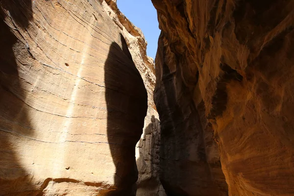 O Siq de Petra com suas belas rochas — Fotografia de Stock