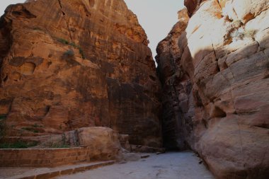 Petra 'nın Siq' i ve güzel kayaları