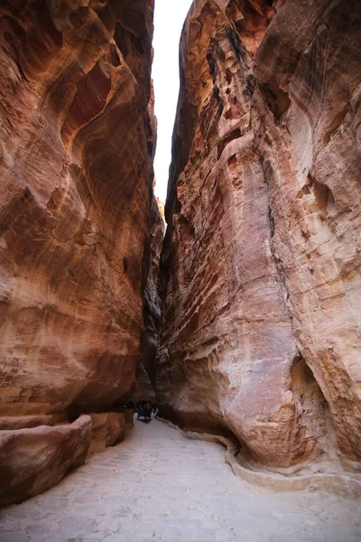 O Siq de Petra com suas belas rochas — Fotografia de Stock