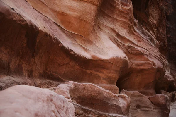 Canal de água na cidade velha de Petra — Fotografia de Stock