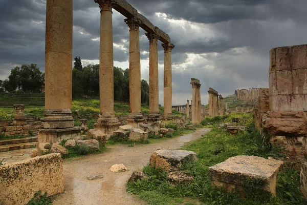 Αρχαία ρωμαϊκά ερείπια στην πόλη του Jerash — Φωτογραφία Αρχείου