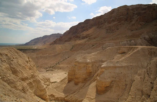 The mountains of Qumran where the Dead Sea Scrolls were found — Stock Photo, Image