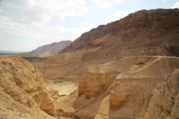 The mountains of Qumran where the Dead Sea Scrolls were found — Stock Photo, Image