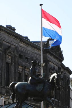 Amsterdam 'da Kraliçe Wilhelmina' nın Binicilik Heykeli