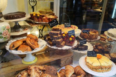 Amsterdam vitrininde tipik şekerler