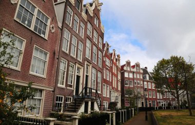 Amsterdam şehrinin karakteristik binaları