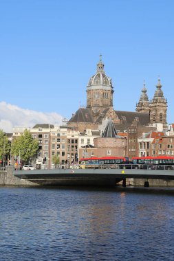 Amsterdam Denizin üzerindeki şehir