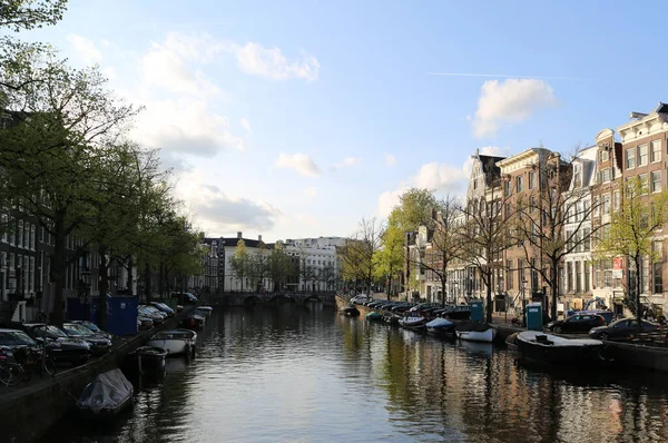 Amsterdam 'da karakteristik bir kanal