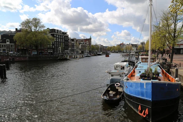 Charakterystyczny kanał w Amsterdamie — Zdjęcie stockowe