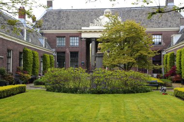 Amsterdam 'ın banliyölerinde eski evler