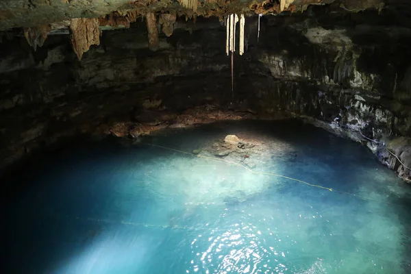 The characteristic cenotes of the Mexican peninsula of Yucatan — Stock Photo, Image