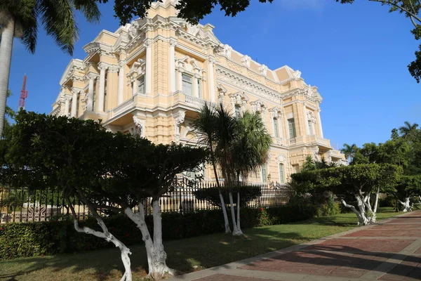 Edificio colonial en la ciudad de Mérida, México —  Fotos de Stock