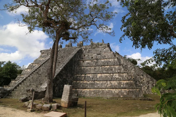 Tomb of the high priest in Chichen Itza — Stock Photo, Image