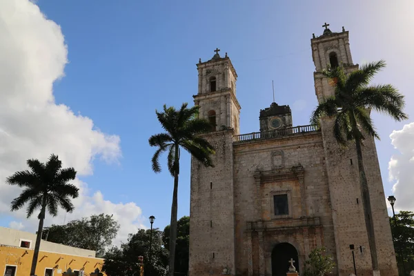 Iglesia colonial en la ciudad de Mérida, México —  Fotos de Stock