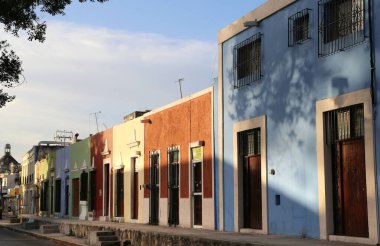 Meksika 'daki Campeche' nin renkli evleri.