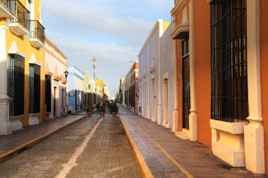 Meksika 'daki Campeche' nin renkli evleri.