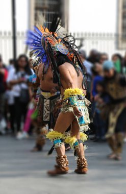 Mayan, Mexico City 'nin merkezinde dans ediyor.