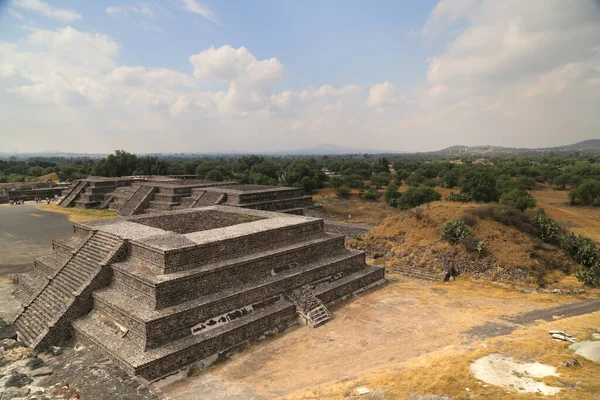 Teotihuacan vista desde la Pirámide de la Luna, México — Foto de Stock