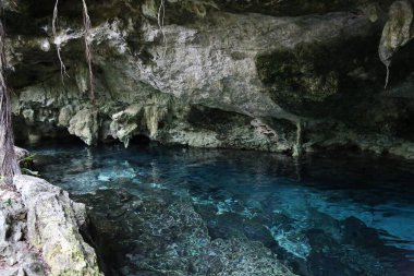 Meksika, Cancun yakınlarındaki Cenotes dos Ojos.