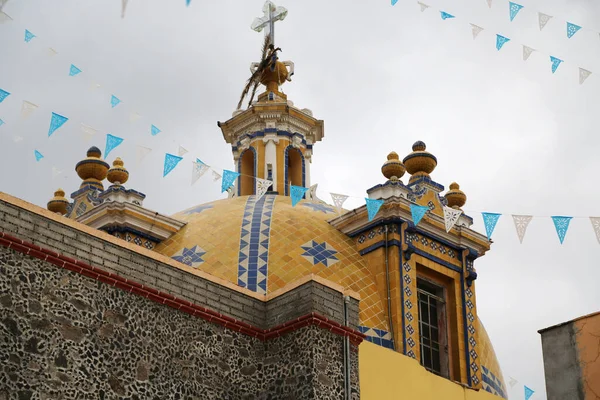 Θόλος του μπαρόκ εκκλησία στην πόλη της Puebla, Μεξικό — Φωτογραφία Αρχείου