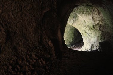 Caldeira yakınlarındaki lav tüneli, Graciosa Adası, Azores