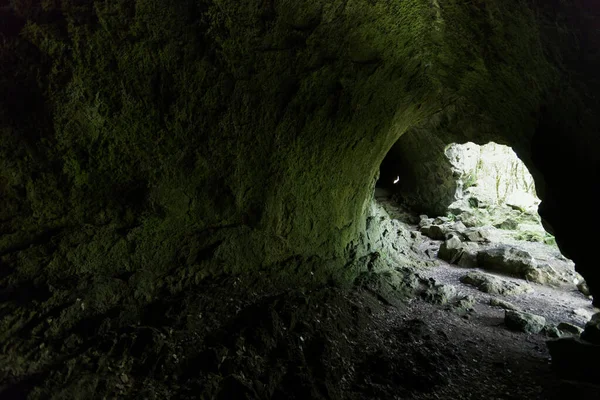 Лавовий тунель поблизу Кальдейри (острів Грасіоса, Азорські острови). — стокове фото