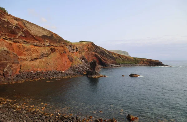 As cores esplêndidas das falésias de Porto Alfonso, Ilha Graciosa, Açores — Fotografia de Stock