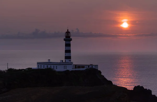Sonnenuntergang am Leuchtturm von Ponta da Barca, Insel Graciosa, Azoren — Stockfoto