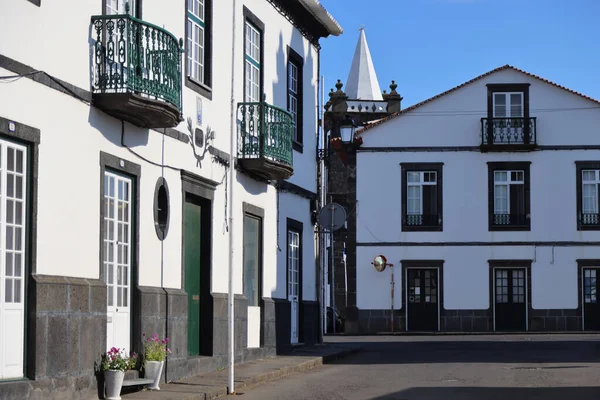 Die typischen weißen Häuser von Santa Cruz da Graciosa, Insel Graciosa, Azoren — Stockfoto