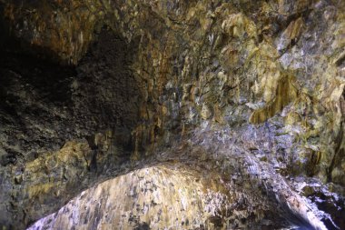 Algar Do Carvao Guilherme Moniz volkanının magma odası, Terceira Adası, Azores