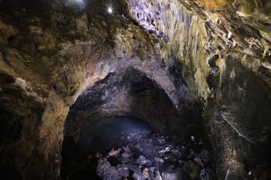 Algar Do Carvao Guilherme Moniz volkanının magma odası, Terceira Adası, Azores