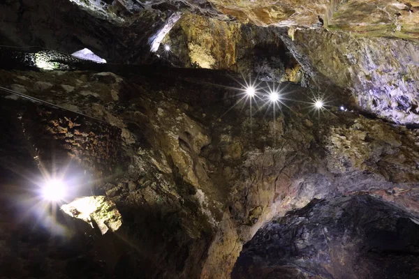 Algar Do Carvao la cámara magma del volcán Guilherme Moniz, Isla Terceira, Azores — Foto de Stock