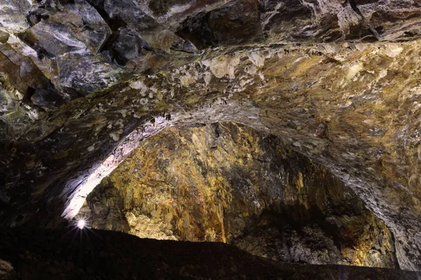 Algar Do Carvao la cámara magma del volcán Guilherme Moniz, Isla Terceira, Azores — Foto de Stock