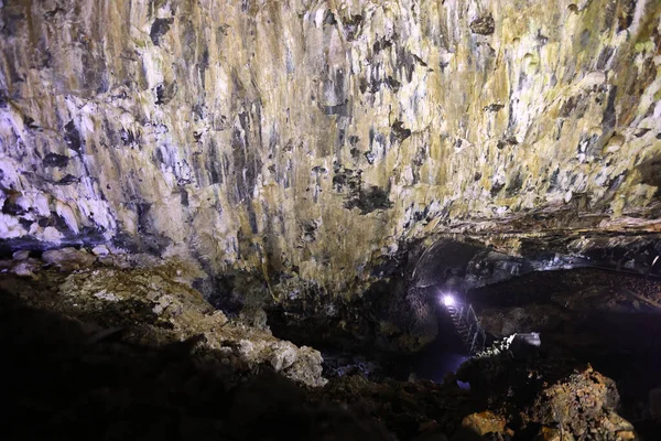 Algar Do Carvao la cámara magma del volcán Guilherme Moniz, Isla Terceira, Azores — Foto de Stock