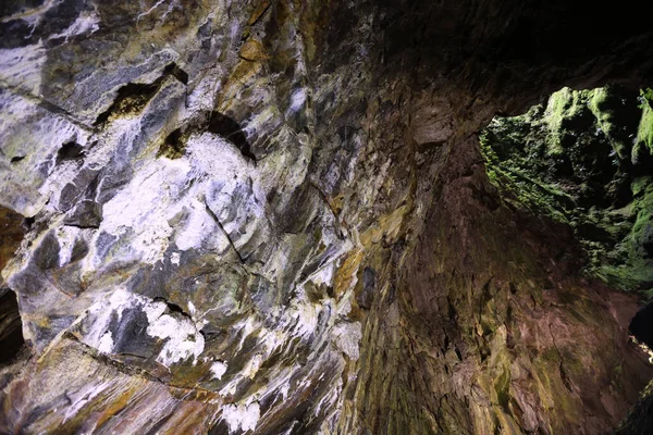 Algar Do Carvao la chambre magmatique du volcan Guilherme Moniz, île de Terceira, Açores — Photo